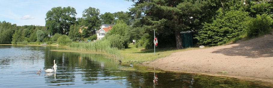 Badplats vid sjön Ravalen i Viby.